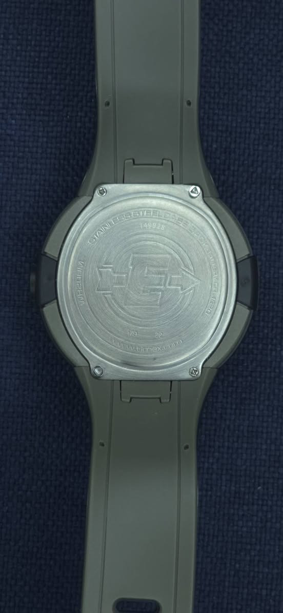 السلام عليكم 

ساعة تايمكس إكسبيديشن شوك كومباس جديد

° الوصف
• تعتبر ساعة Timex T49928 من الإصدارات القوية والعملية ضمن عائلة Expedition المصممة خصيصاً للمغامرات، الأنشطة الخارجية، والظروف القاسية. تجمع هذه الساعة بين المتانة العالية والوظائف الميدانية المتقدمة، وتحديداً خاصية البوصلة الرقمية الرياضية، مما يجعلها رفيقاً مثالياً للرحالة ومحبّي الاستكشاف.

° المعلومات الأساسية 
• القطر 49 ملم الارتفاع 15 ملم
• الشهر واليوم والتاريخ
• إضاءة داخلية لون اخضر 
• بوصلة رقمية دقيقة
• إبرة البوصلة الرقمية
• كرونوغراف لمدة 100 ساعة 
• أوقات اللفات والتقسيم
• عرض تنسيق 12 و 24 ساعة
• ثلاثة منبهات يومية 
• مؤقت عد تنازلي 24 
• 3 إعدادات للمنطقة الزمنية
• عداد 99 لفة
• مقاوم للصدمات
• مقاومة للماء: 200 متر
• مادة الهيكل راتنج
• مادة السوار راتنج 
• الزجاج زجاج معدني
جميع الساعات اصلية معا ضمان🤍.

العنوان: - بغداد - مدينة الصدر ـ الأورفلي 
توصيل لجميع المحافظات 
التواصل واتساب *********** 🤍.
