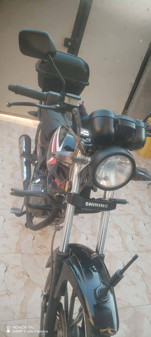 سلام عليكم درجه شاينك موديل 25... اورق اسكنر.. درجه نضيفه حيل عارضها ب850وبيها مجال قليل..  العنوان بابل حله الشراي يجي خاص او *********** يخبرني

نص مكتوب في الصور:
- HONOR X9a
- 64MP Triple Camera