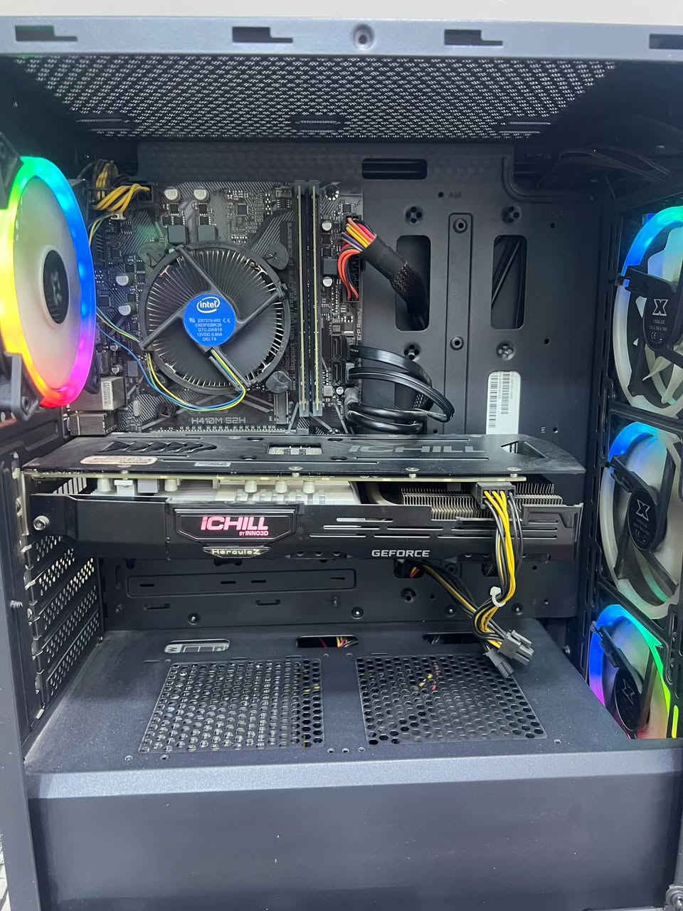 السلام عليكم حبايب
عندي PC مواصفاته ممثل ما موضحة بالصور، نظيف جداً ومابيها اي شي مصلح عالضمان
رايدها مراوس وية بلي ٥ سلم
فقط مراوس 
مكاني كربلاء
التواصل واتساب على هذا الرقم

***********

نص مكتوب في الصور:
- CPU: Core i5 10400F
- GPU: RTX 2060 6GB
- M.B : H410
- Ram: 16GB
- CPU Cooler stock cooler
- SSD: 128GB
- HDD: 1TB
- P.S : 650W Thermaltek
- Case: Xigamtek poseidon RGB
- #Game Kzit (Mouse ,Keyboard,)
- Your PC is monitored and protected.
- See details in Windows Security
- Installed RAM
- 16.0 GB
- Speed: 2666 MHz
- Processor
- Intel(R) Core(TM)
- i5-10400F CPU @
- 2.90GHz
- 2.90 GHz
- Graphics Card
- 6 GB
- NVIDIA GeForce RTX 2060
- Storage
- 1.03 TB
- 223 GB of 1.03 TB used
- DESKTOP-6U83NJ8
- H410M S2H
- Rename this PC
- Device Specifications
- Copy
- Device Name
- Intel(R) Core(TM) i5-10400F CPU @ 2.90GHz 2.90 GHz
- NVIDIA GeForce RTX 2060 (6 GB)
- 932 GB HDD TOSHIBA DT01ACA100, 119 GB SSD Lexar 128GB SSD
- Device ID
- 5592E192-7178-4B9F-BC9C-1A025FF52809
- Product ID
- 00326-10000-00000-AA758
- System Type
- 64-bit operating system, x64-based processor
- Pen and touch
- No pen or touch input is available for this display
- Frequently asked questions
- How does having 16 GB or more of RAM impact my PC's performance? Can I run modern
- applications smoothly with this RAM capacity?
- Is my GPU sufficient for high end gaming and video experience? How can having a dedicated GPU
- enhance my experience and productivity?
- Am I running the latest version of the Windows OS? What is the latest Windows version?
- Windows Specifications
- Edition
- Windows 10 Home
- Version
- 22H2
- Installed on
- 3/6/2026
- OS Build
- 19045.7663
- Read the Microsoft Services Agreement that applies to our services
- Related