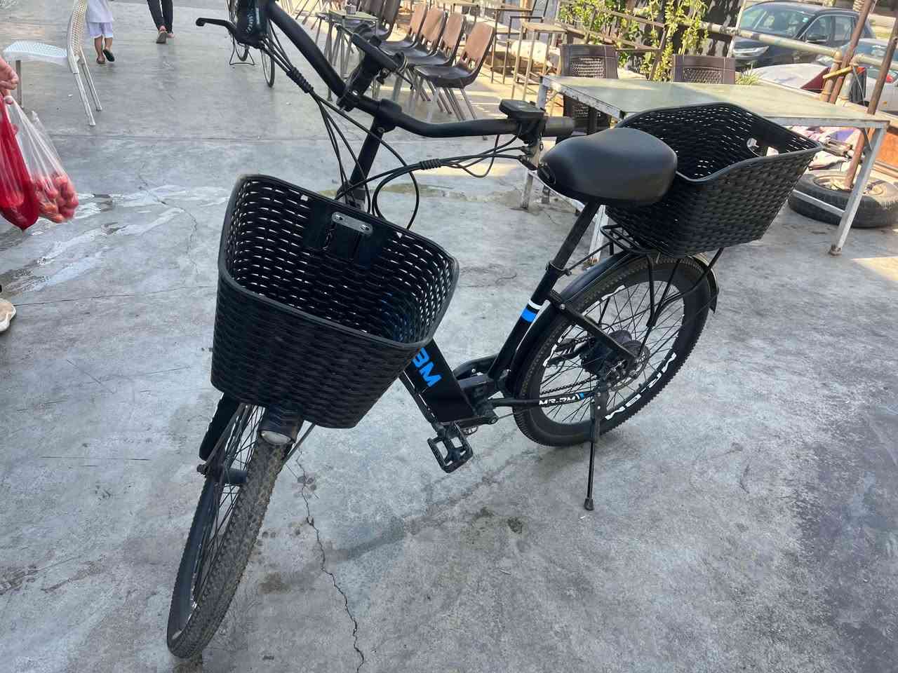 ئەم پاسکیلە شەحنەمان هەیە بۆفرۆشتن 
حجم 26
48ڤۆڵت
3کێڕە 
شوێن مۆبایلە 
سەلەی دواوپێش پێوەیە 
لایتە 
ئستۆپ دیسکە
شوێمان زەڕایەنە 
ژ،م ***********
