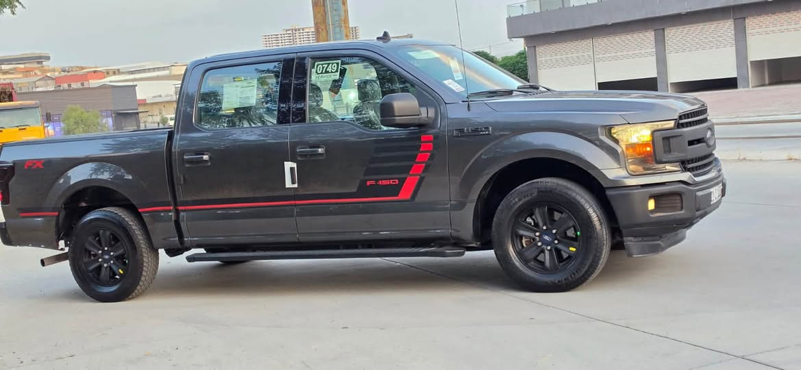السلام عليكم 
فورد F_150 للبيع امريكي موديل 2019 لون نفطي رقم السليمانيه باسمي 
الحادث باب ورا السائق والجاملغ الخلفي وبيه شويه بارد ،  ستتم ايرباك كامل سياره كلش جديدة مواصفات xlt شاشه كبيرة تحكمات ستيرن نظام سبورت هاندبريك بصمة كود ابواب مانع اصطدام ماشيه( 141الف كيلو )باب طويل بدي قصير محرك 6 سلندر 3300 تنفس طبيعي المرغوب كير محرك تبريد كله بشرط برغي ممفتوح تخم تاير جديد هزه سنويه رقم كله جديد 
السعر 205$ للبيع او المراوس حسب القناعة ***********
