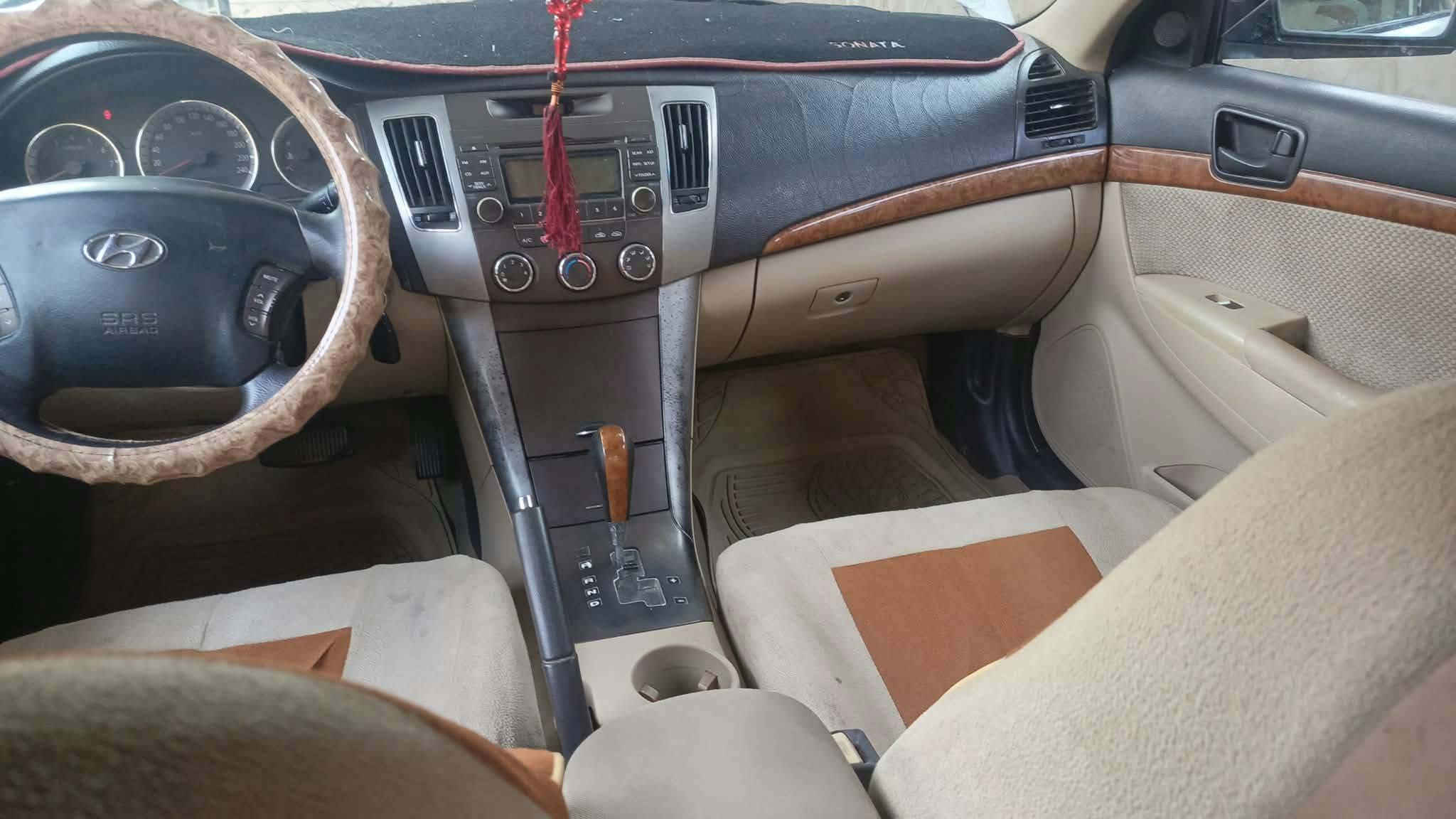 سلام عليكم سوناتا خليجي موديل 2010 رقم بغداد  بيه قطعتين صبغ والباقي كفاله مكينه 2400  كهربائيات تحكم ستيرن  جهتين فتحه سقف اشايربل مري   بدون دواخل مكان السياره ديوانيه والاستفسار عل الرقم  ***********
