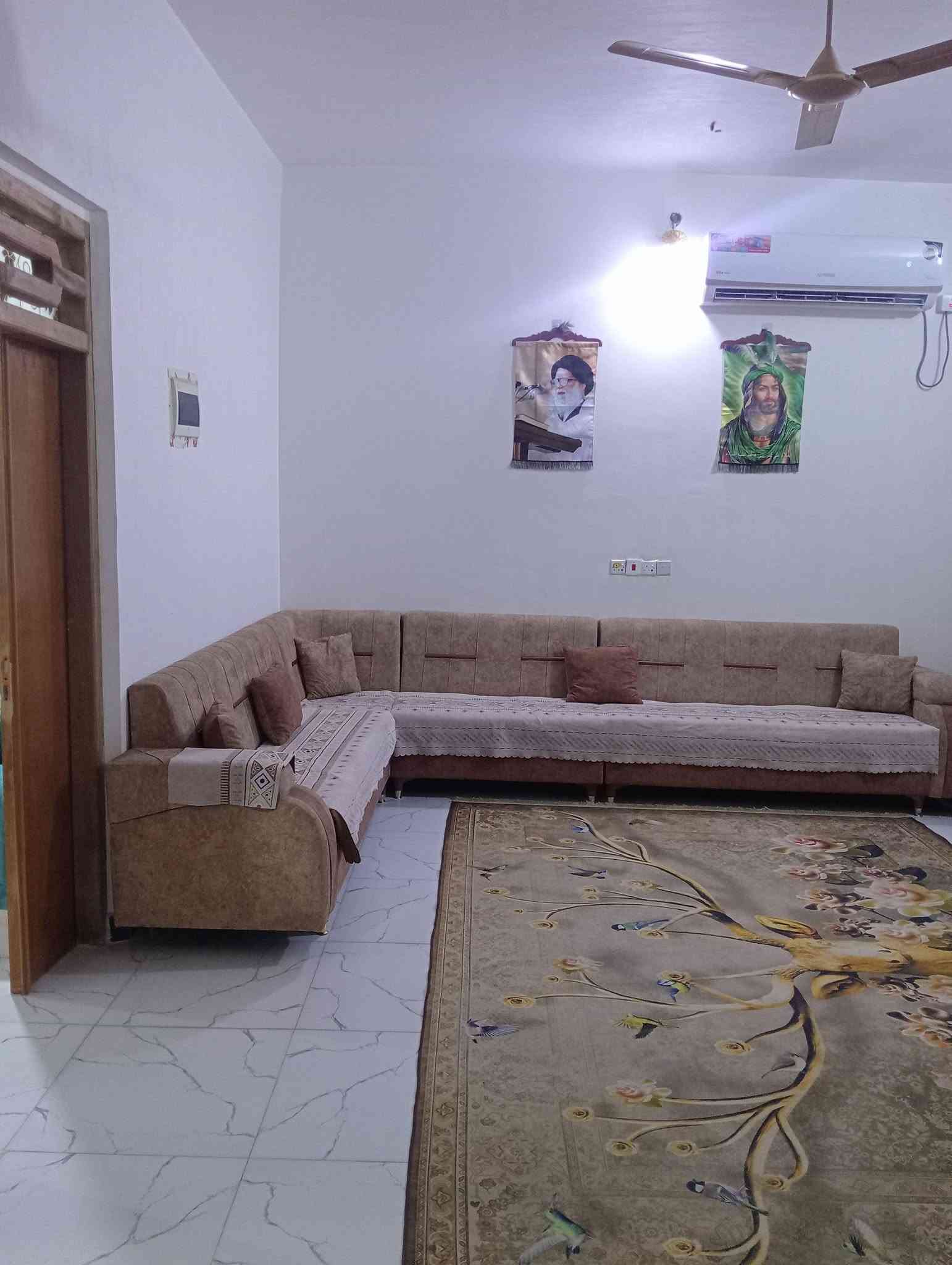 السلام عليكم اخوان بيت للبيع زراعي المساحه 200 من ضمن البيت قطعتين خدمات كامله منطقة البوعظم بين الجسرين الاستفسار على الرقم أو واتساب ***********
