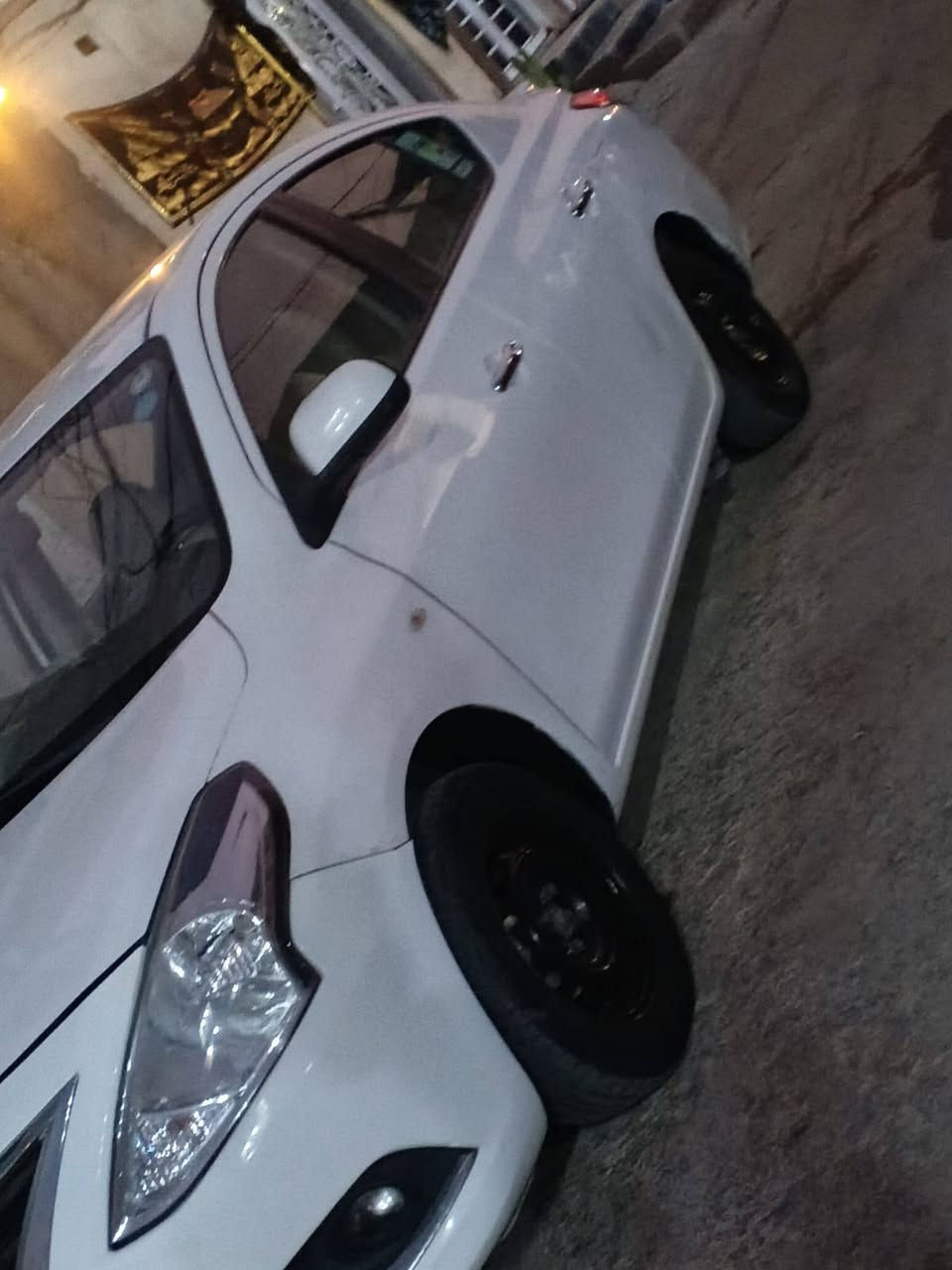 السلام عليكم سيارة للبيع النوع نيسان صني هندي مديل 2020 محرك وكير تبريد حداديه جاهزه رقم اربيل الجديد السياره بيه بارد مكفوله من تبديل وصبغ بيع او مراوس مكان السيارة النجف 
السعر 92 التواصل رقم الهاتف ***********
