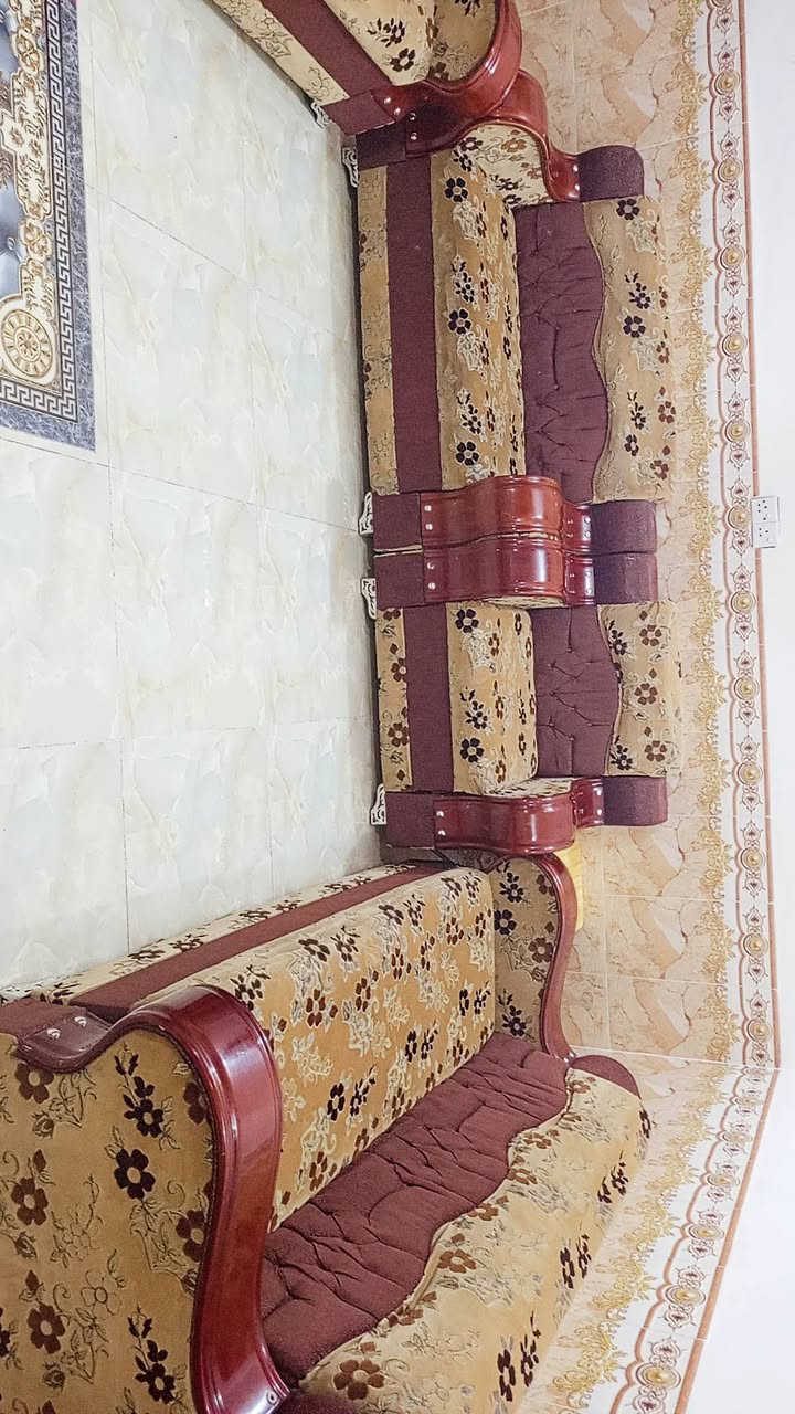 تخم • ١٢ مقعد