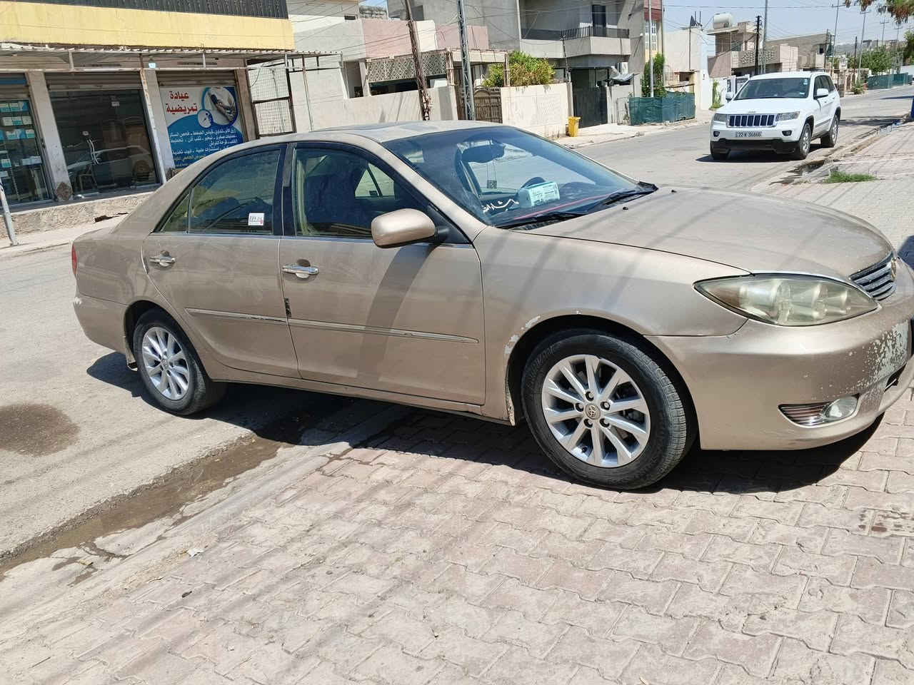 سلام عليكم كامري للبيع 2002 كراند فول محرك 6 سلندر 3000 سياره جاهزه مال بيت كير محرك خير من الله تخم تايرات سياره مابيها نقص تبريد تدفه بالشرط  بيها جاملغ السايق مبدل فقط بدون دواخل وبدون معجون السعر 75 عنوان كركوك ***********

