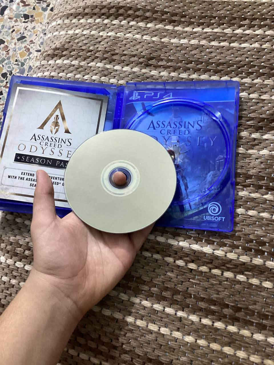 السلام عليكم عندي اقراص بلي 4 لعبه ODyssey بيها مرحلتين تختيم و تجول خريطتها موجودة وعندي فيفا 2022 عربي انكليزي المكان  بغداد الحريه دور النواب الضباط الرقم *********** للعم غلافها وياها
