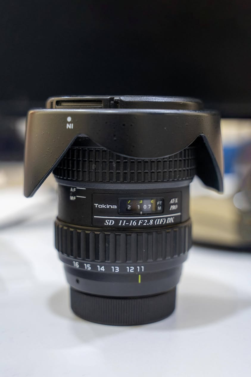للبيع | عدسة Tokina AT-X PRO 11-16mm f/2.8
إذا كنت من عشاق تصوير المناظر الطبيعية، العمارة، النجوم، أو الفيديو، فهذه العدسة تُعد من أفضل عدسات الـ Ultra Wide بفضل فتحة العدسة الثابتة f/2.8 وجودة الصورة العالية.
✅ المواصفات:
• Tokina AT-X PRO 11-16mm f/2.8
• زاوية تصوير واسعة جدًا 11-16mm
• فتحة عدسة ثابتة f/2.8 على كامل المدى البؤري
• أوتوفوكس + مانيوال فوكس
• حدة ممتازة وألوان غنية
• مناسبة لتصوير الطبيعة، المعمار، الأماكن الضيقة، والسماء الليلية
• مخصصة لكاميرات Nikon
📌 حالة العدسة:
✔️ نظيفة جداً كما موضح في الصور.
✔️ زجاج العدسة الأمامي والخلفي خالٍ تماماً من الخدوش أو الفطريات أو الضباب.
✔️ الهيكل بحالة ممتازة.
✔️ تعمل بكفاءة 100% دون أي مشاكل.
📦 المرفقات:
• غطاء أمامي
• غطاء خلفي
• الهود (Lens Hood)
💰 السعر: على الخاص.***********
📩 للاستفسار أو الحجز يرجى التواصل عبر الرسائل الخاصة.
