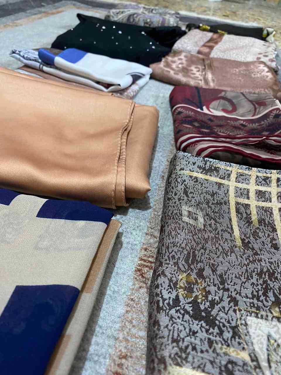 شالات خوات الجدد عددهم 13 شال للبيع السعر الفين دينار المكان بغداد الشعلة للاستفسار خاص او مراسلة ع الواتس اب ***********
