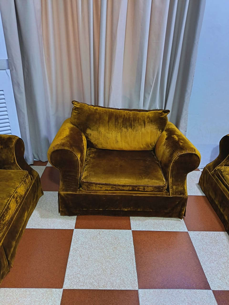 طخم قنفات 3 قطع سبع مقاعد متحركه باله إيطالي للبيع سعر 150 وبيهن مجال العنوان البصرة القبله حي المهندسين ***********
