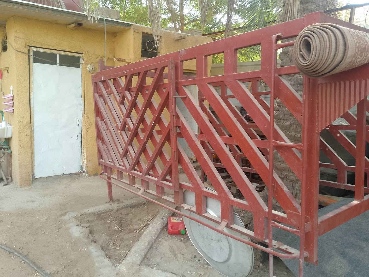 سلام عليكم 
محجر كيا فونتيره البيع 
مكان كربلاء طريق بغداد سعر 350 
وبي مجال 
***********
