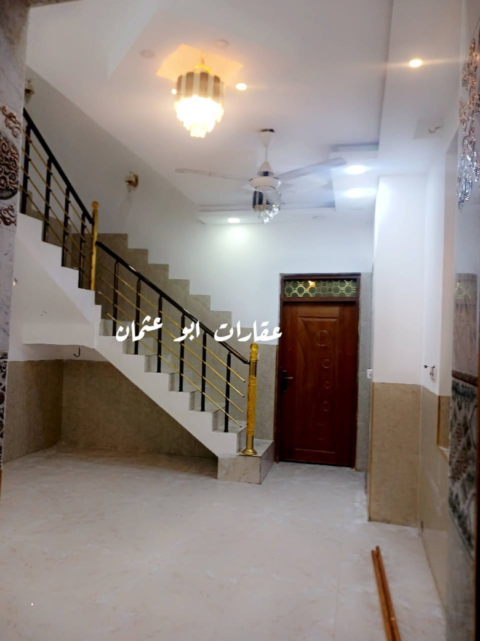 مشتمل البيع حي الجامعة المساحه ١٢٥م شارع ١٠م طابقين ٣غرف وصاله ومطبخ ستقبال كراج صحيات شتايكر السطح البيت شغل درجة أولى سنه البناء ٢٠٢٠ للستفسار عن السعر اتصل ***********
