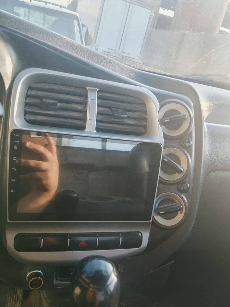 كيا فحل للبيع موديل 15رقم بغداد السياره مثل ما موضحه بل صوره سياره خير من الله مكينه وگير وشاصي وصدر مكفولات السياره مال جناي رقم شاصي واضح 
السعر 115 شرط التحويل 
مكاني بغداد العبيدي 
***********
