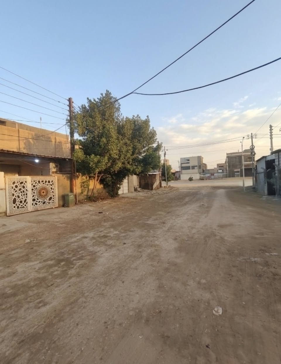 للبيع: بيت تجاري ركن على شارعين
(طابو ملك صرف باسم شخص واحد)
​الموقع: (شارع 80 حلة نجف في السايد الذاهب إلى شارع 100) - قرب استدارة المهندسين.
المساحة: 258 متر مربع، واجهة 13م، نزال 21م.
المواصفات: ركن على الشارع العام + 5 محلات تجارية.
الاتصال: ***********
