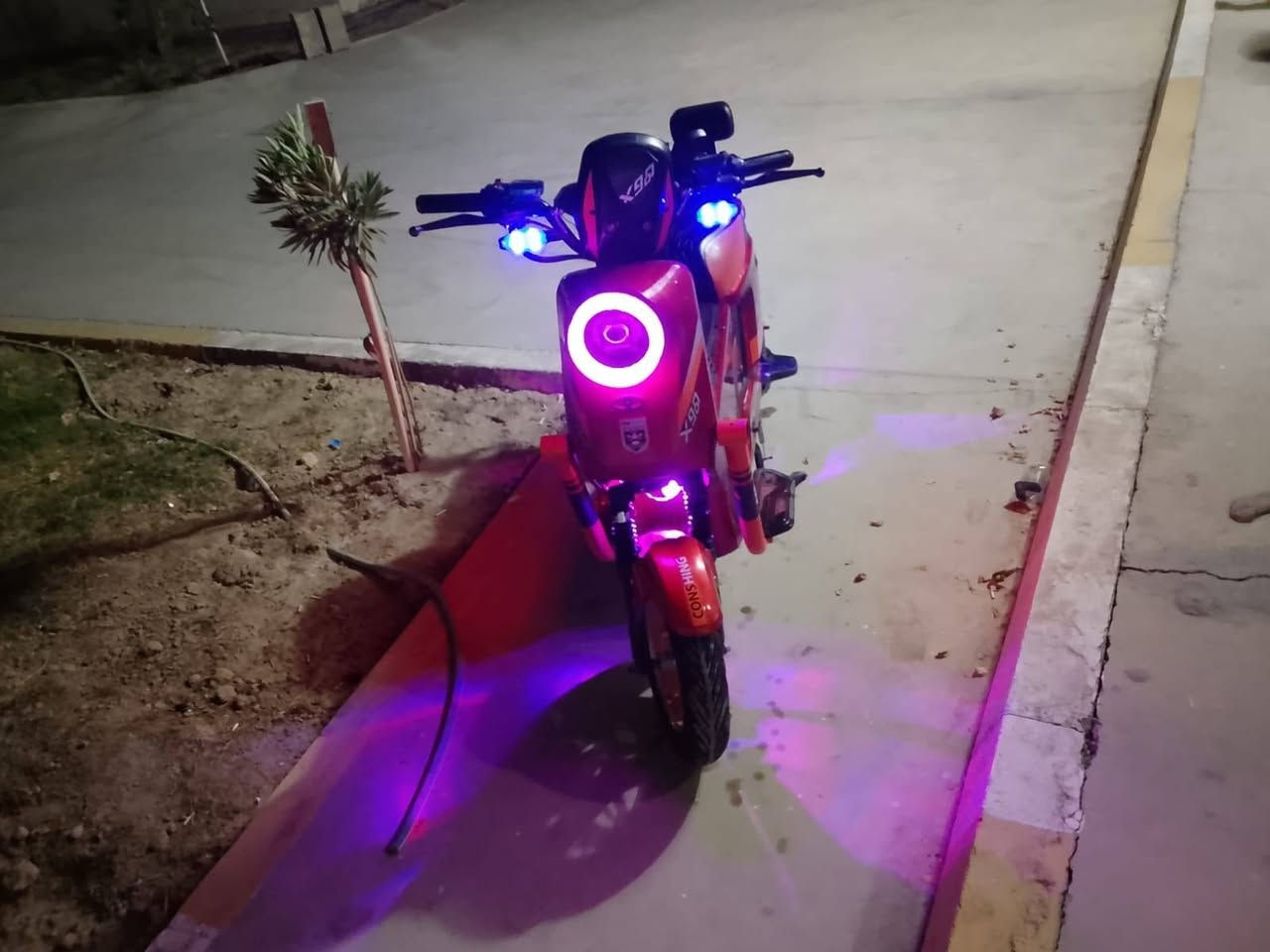 دراجه شحن X900 موديل 2026
اربع سرع سريعه وبيه بك رجوع 
بطاريات خمسه دبل كبار 
دراجه حلوه مال بيت سعره 375 
و للتفاصيل الاتصال على الرقم 
المكان بصره شط العرب تنومه 
الرقم ***********
