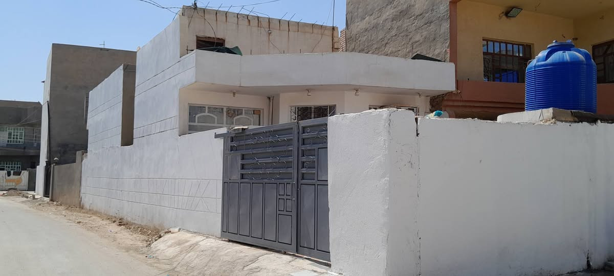 بيت للبيع الرحمه خلف دور الاساتذه
المساحه ١٢٠متر
طابو زراعي سند٢٥

غرفتين نوم صاله واستقبال ومطبخ وصحيات

خدمات كامله تبليط وماء ومجاري وكهرباء

السعر 75 وبي مجال

استفسار الاتصال على الرقم

***********

***********
