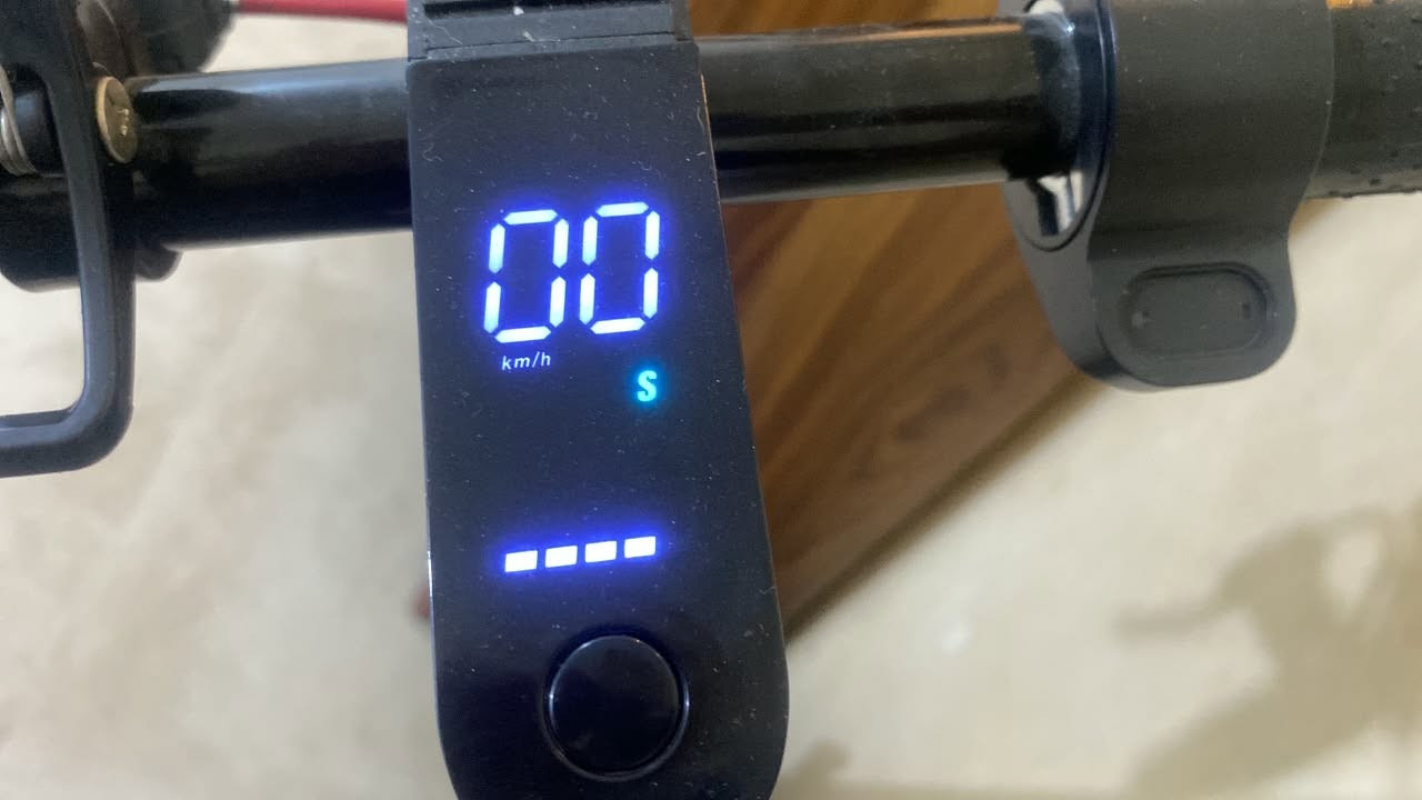 سلام عليكم عندي سكوتر  شتريته ب400واريد أبيعه ب290وبي مجال بي صندوك ويمشي كلث سرع السرعه القصوه 70 اليريد يشتري يتواصل وياي على رقم***********
