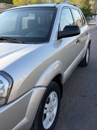 للبيع توسان 2008 خليجي  ماشية 164 الف فقط  محرك 2000 سلايد وحساس وشاشة...