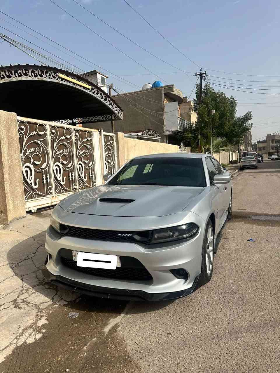 السلام عليكم
للبيع فقط دوج جارجر 2020 sxt plus 
وارد امريكي 
تبديل بنيد فقط 
محدثة كت كامل GT
فول مواصفات عدا الفتحه
كشنات جلد + تبريد وتدفئه وخزن وكهرباء
كشنات خلفية تدفئه
دشبول وبطانات جلد 
سماعات alpaine
رادار جانبي + نقطة عمياء
مري قلاب
شاشة جبيره + تدعم الكاربلاي
ستيرن كهرباء + تدفئه ستيرن
ويل قياس ٢٠ جيتي خليجي بلادي
كشنات حضن
لايت زينون عالي ناصي
حساسات خليفة + كامرة خلفية 
انارة داخلية متغيرة 

السياره ماشية فقط ٦٣ الف (كيلو متر) حتى دوس البلاد مضمومة
رقم بغداد بسمي 
مكاني بغداد 
*يوجد كم رصعة مو واضحات 

للاستفسار *********** متوفر واتساب

