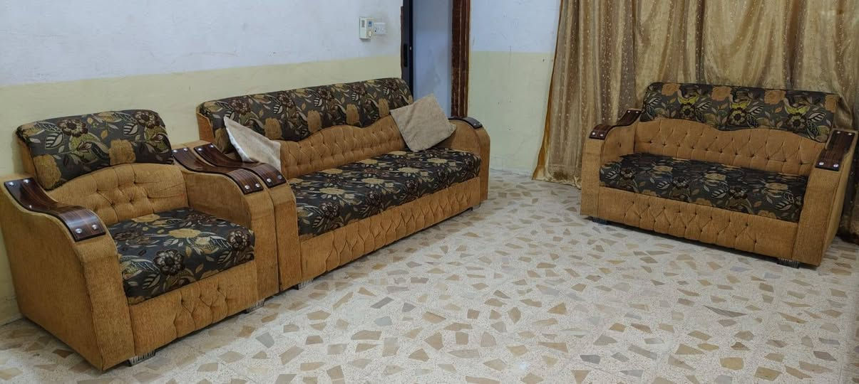 كنب ١٠ نفرات • عدد ٢ • نظيف