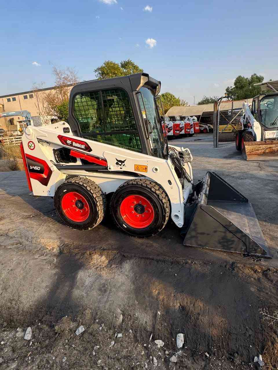 شفل بوبکات للبیع  حجم  s450   مودیل  2014  اصولی رقم سنویە تحویل مباشر  شفل تبرید  مکفول کفالە عامە  سعر  225$ورقە  مابی مجال  مکان اربیل  ***********   واتساب
