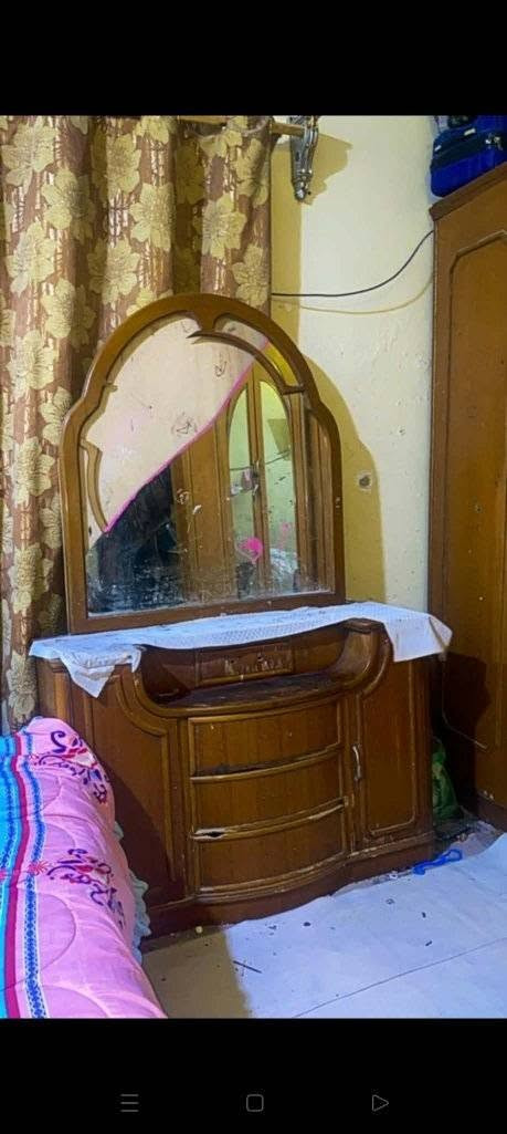غرفه نوم للبيع كامله ام 6 بيبان مكانها بالزبير السعر 325 وبيها مجال للشراي
