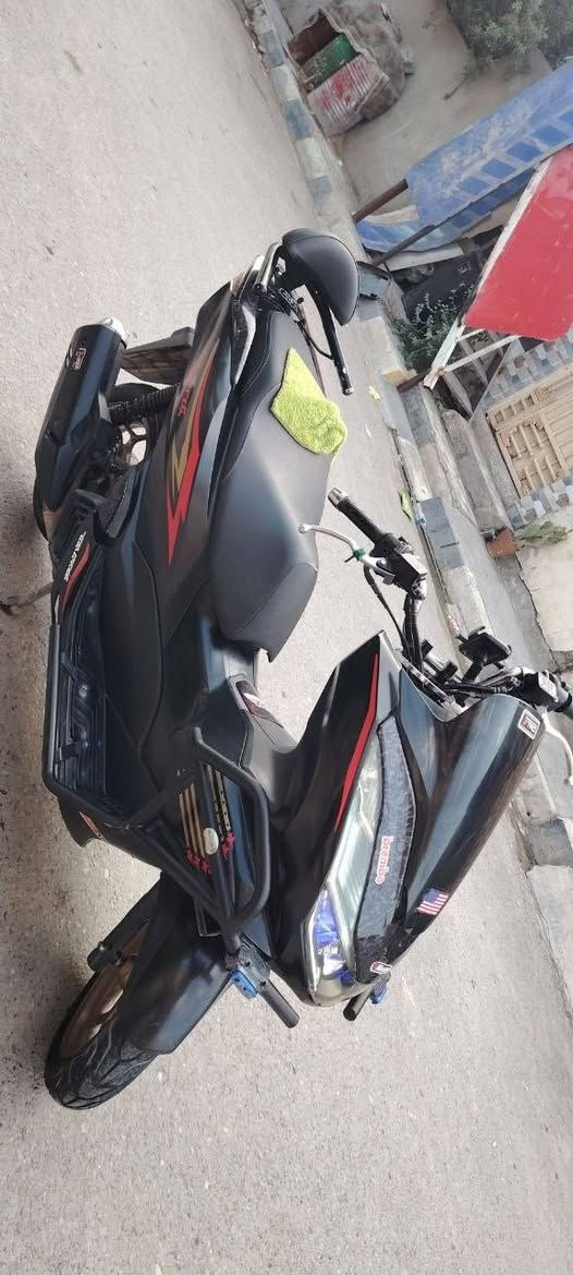 سلام عليكم دراجة pcx للبيع الجيل الرابع دراجة نضيفة شادلهة درع sss تايواني كفراتهة نضيفة دراجة ما ناقصهة اي شي السعر 15 وبي مجال مكاني البلديات ***********
