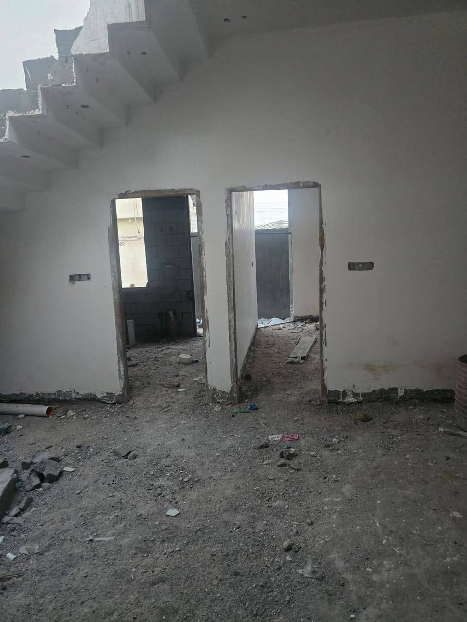 بيت للبيع بعده مامفروز وقف سني اصوالي ابو الخصيب البهادريه شارع السيراميك هيكل ملبوخ ومخمر وماي ومجاري وكهرباء مساحته ١٥٠ م يحتوي ع غرفتين وصاله واستقبال ومطبخ حار وبارد وحمام داخلي وخارجي وبيتونه ٥*٤السعر 75 وبي مجال استفسار ع رقمي بي واتساب ***********
