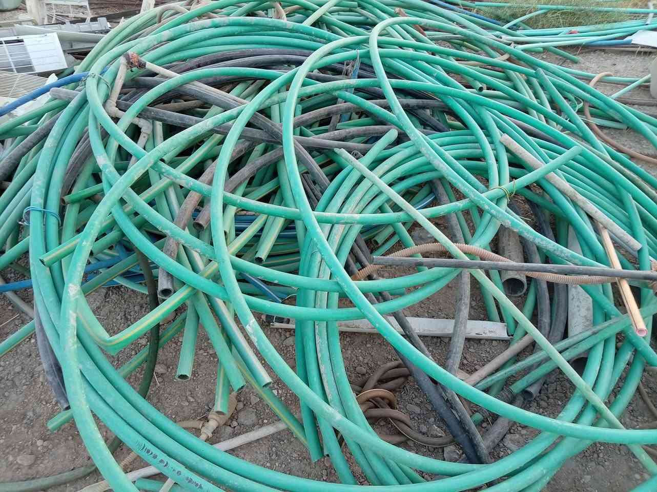 يتوفر عندنا.. ساحة القيارة 
سقف ثانوي مثروم نظيف بلا براويز
بوري أبيض مجاري عظم او مثروم حسب الطلب
بوري مرشات عظم او مثروم حسب الطلب
صوندة منزلي.. كشر كيبل 
بوري ماء دفن..
جنوب الموصل.. ***********
