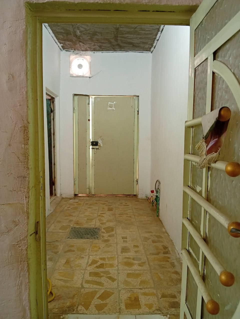 السلام عليكم دار للبيع مساحه 65 متر حي ميسان خلف سكلة الكرعاوي مجاور شارع الزوار
ستقبال او مطبخ وصاله وغرفه كامل من كلشي
السعر 19 وبي مجال الستفسار من صاحب الدار ***********

