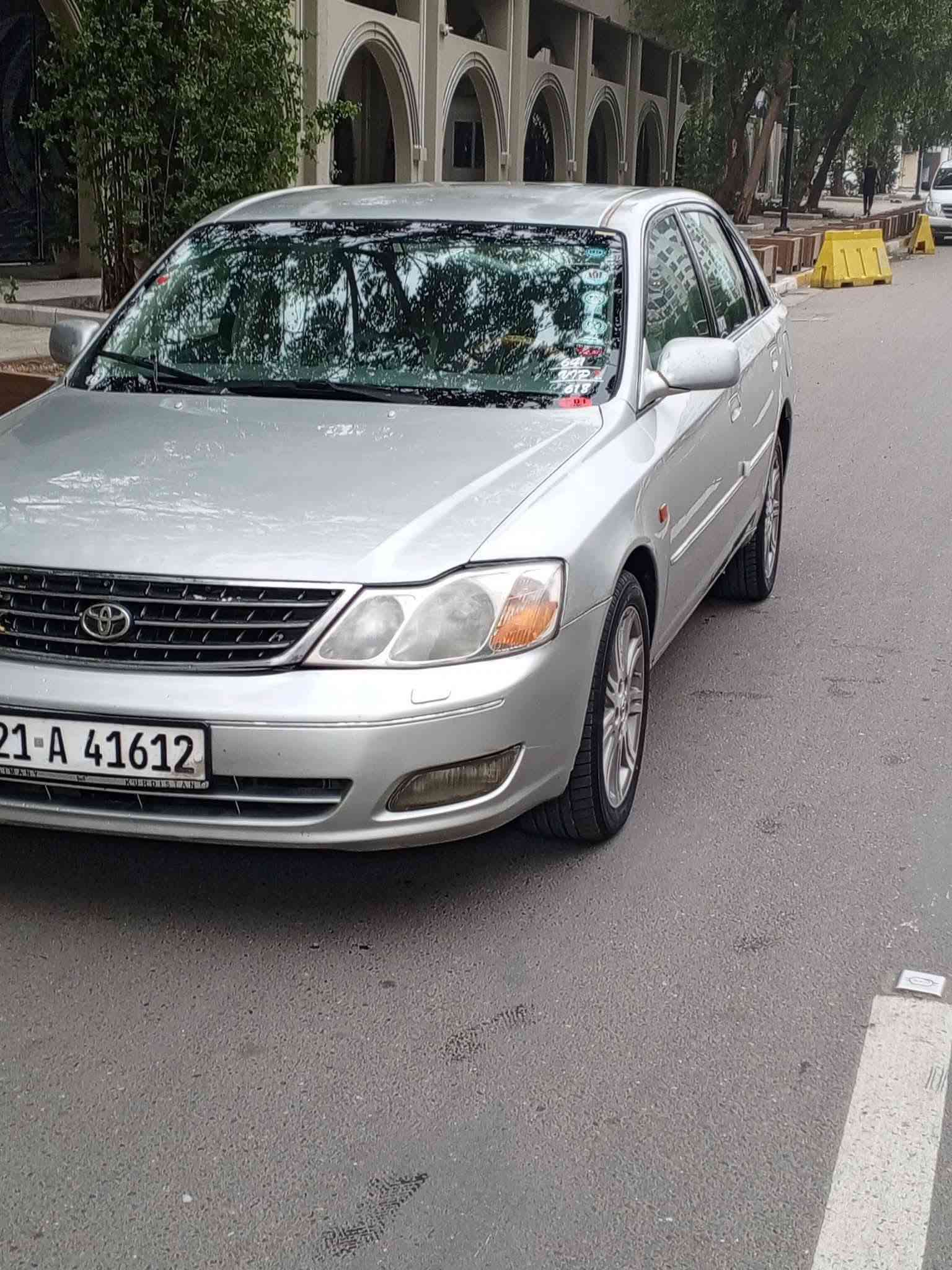 🚗 تويوتا أفلون موديل 2001 (خليجي) - للبيع 🚗
السيارة نظيفة جداً وجاهزة 
🔹 المواصفات العامة:
الموديل: 2001 (وارد خليجي - استيراد خاص).
المحرك والكير: بحالة ممتازة (جديد).
الرقم: شمالي  تحويل مباشر، باسمي ثاني تحويل).
الوضعية القانونية: مفحوصة حاسبة عامة في كل محافظات العراق (سليمة تماماً من السرقة أو الحجز).
🔹 الوضع الميكانيكي والكهربائي:
التبريد والتدفئة: تبريد ثلج + تدفئة شغالين بكفاءة عالية.
الكهربائيات: مكفولة بالكامل، جميع الكيجات والأنظمة شغالة.
التخم إطارات: جديد بالكامل مع ويل كب جديد.
الحدادية: أمامية وخلفية جديدة (تراي السيارة بحالة الزيرو).
الأنظمة الشغالة: مثبت سرعة (كروز كنترول)، 
🔹 الإضافات والجمالية:
الداخلية: نظيفة جداً وبحالة الوكيل (الكشنات جديدة)، ولا يوجد أي ضوء تحذيري مشتعل في الدشبو.
الشاشة: مزودة بشاشة وكاميرا خلفية.
الجام واللايتات: جام أمامي جديد، ماصدات الشركة، لايت أصلي (الناصي أصفر، والعالي ثلجي).
قطعتين ونصف فقط (صبغ خارجي بدون داخل).
💰 السعر: 85 ورقة تم تنزيل السعر الى 78 قفل
📍 الموقع: الأنبار - قضاء هيت
📞 للتواصل والاستفسار: ***********
