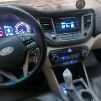 توسان 18خليجي ماشيه 77الف بيها قطعتين صبغ وبارد سياره نضيفة مال بيت بل...