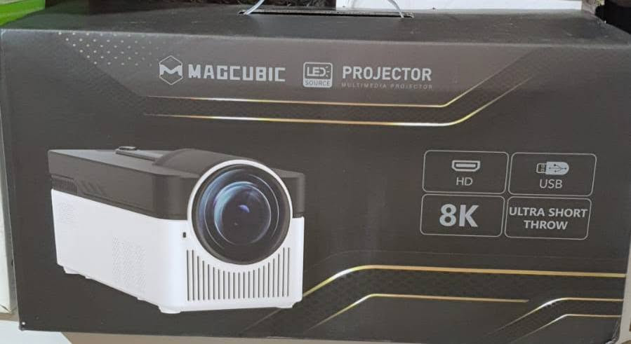 داتا شو Magcubic HY450 8k اكتبه بالكوكل شوف مواصفاته للبيع سعر 160 بيهة مجال قليل *********** مكاني بغداد
