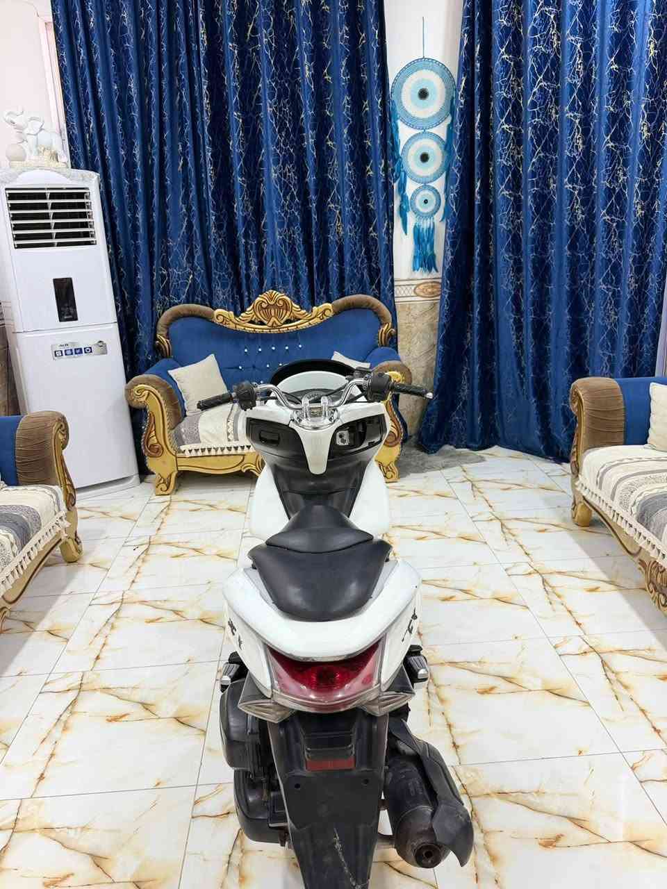 سلام عليكم  دراجه pcx جيل لاول اللبيع ماشيه 25 الف حقيقي  دراجه شلعه معدل خير من الله  كهرباءيات  كلهه  شغاله دراجه جديده بلاديه  اي نقص مابيهه دراجه مكفوله كفاله عامه الدراجه مال رمبه المكان بغداد الدوره السعر مليون 300 وبيهه مجال رقم ***********
