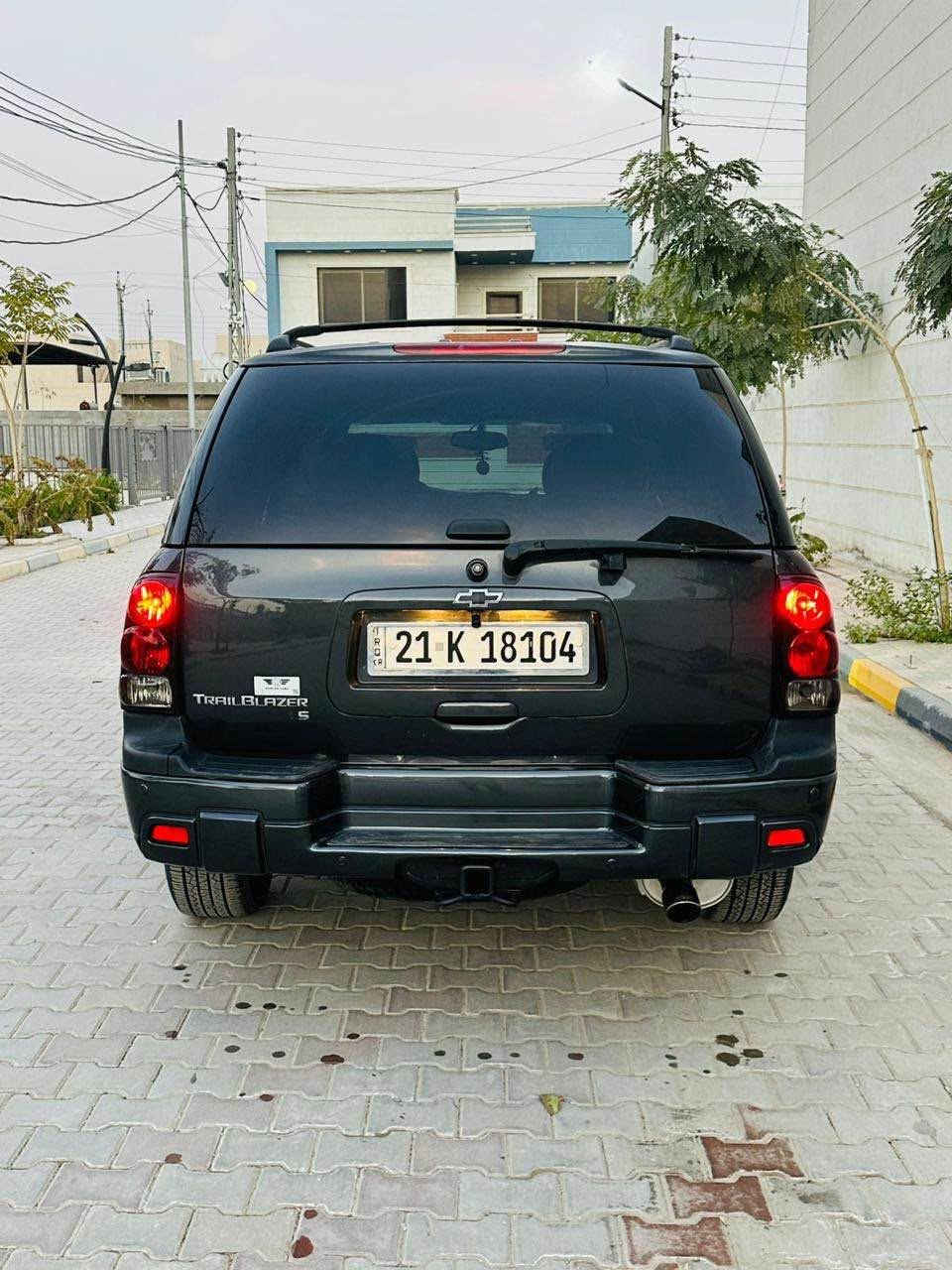 بلايزر 2007 خليجي اللون اسود رقم شمالي بااسمي تحويل مباشر ماشية 190 الف المواصفات كير اوتماتيك المحرك 4200 قبق ابيض كرسي كهرباء داخل مخمل فور ويل شاشة وكامره السيارة جاهزه من كلشي مابيه اي نقص كير محرك وكهربائيات وتبريد ثلج بيه صبغ باب ودعاميات فقط 
السعر 100 ورقه  بيه  اذا امو مراوس حسب القناعه مكان السيارة بغداد الاعظمية او الصليخ للتواصل *********** ابوحسن بغداد, العراق
