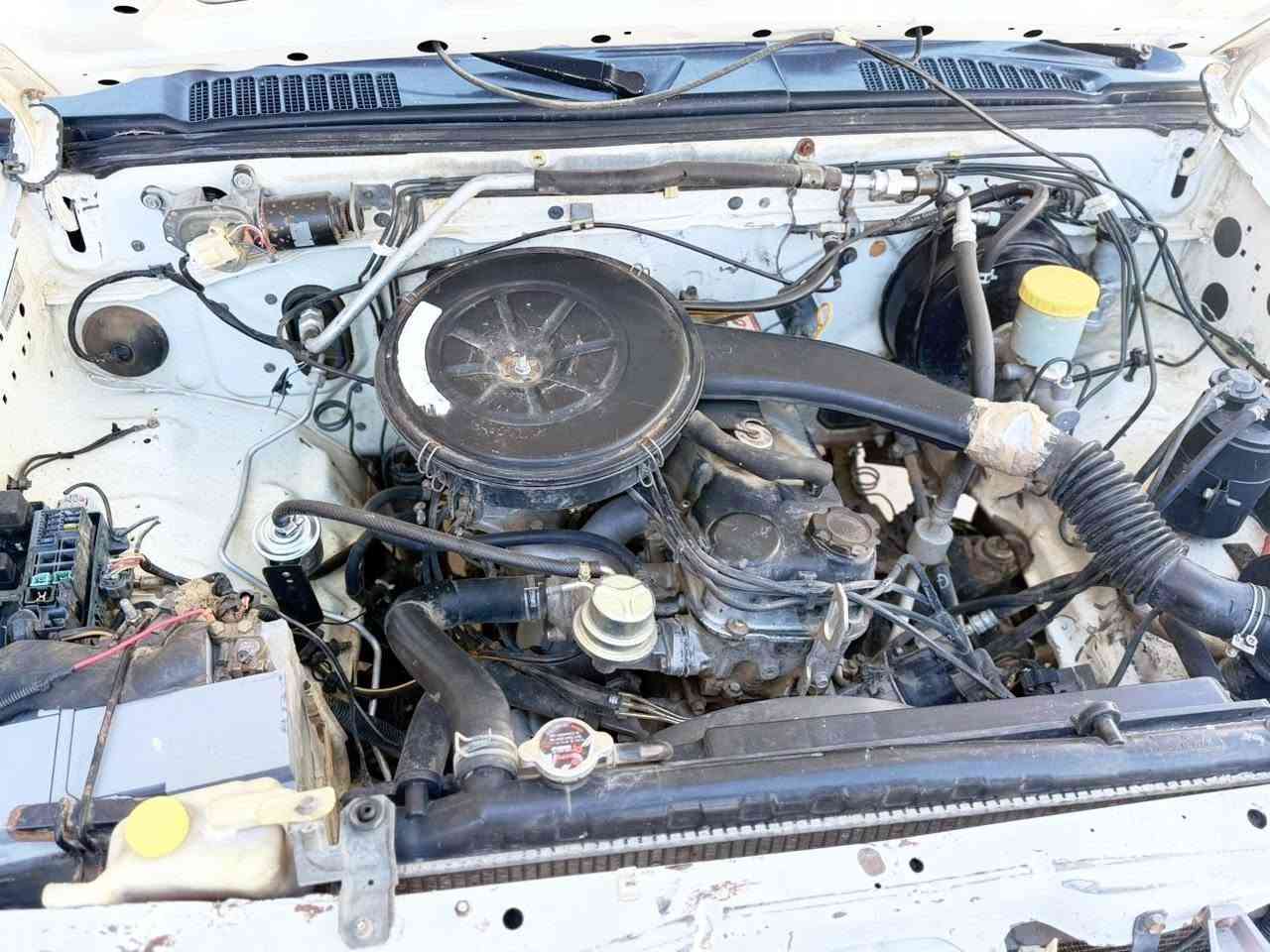 نیسان 2001 تەحویل عەسڵ 
کامل مەسرەف چوارتایەی تازە دەنلووب تەبریدە بەس پاوەر نیە هەیکەلی جوانە نەتەپیوە 
 ئاڕم  ئەوەلیات  غەرامە بەشەرت
گێڕوو مەکینە عەکسل  بەشەرت 
تەقەو ڕەقە بەشەرت  تەبریدی سارد بەشەرت
چەمەلغ و بۆنیدی ڕەشە 
چەمچەو ناوبۆدی جوانە 
سەیارەی ماڵە 
ژم ***********
ژم ***********
