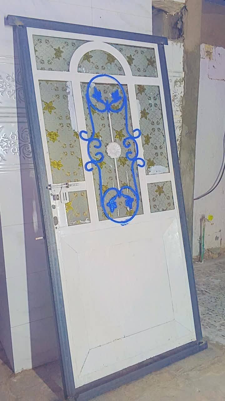 باب حديد نظيف كلش و جرجوبته ويا و جديده هم امس سويته 
النجف الاشرف
***********

