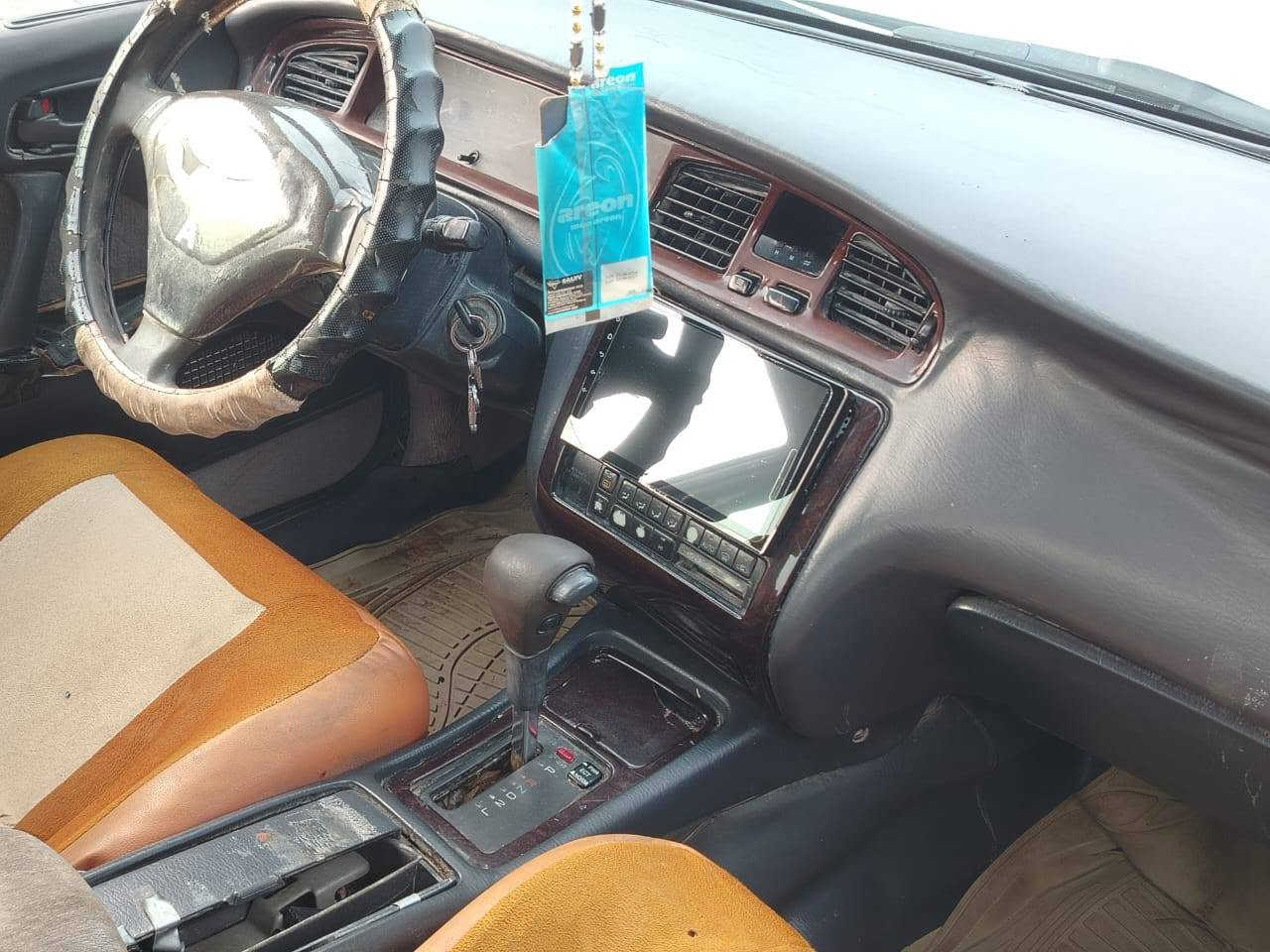 سلام عليكم
سياره بطه للبيع 
موديل93 
مكينه 2500 شرط 
كير مكينه حداديه 
گير اوتوماتيك 
كهربائيات شغاله 
دواخل نضيفه 
سياره خير من الله مال جناي ماتصرف عليه ربع 
رقم دولي بسم الشرعي مداور ثاني يوم 
هزه جديده سنويه لل 2031
السعر 38 بي مجال بسيط مستعجل عل بيع 
رقم صاحب السياره ***********
