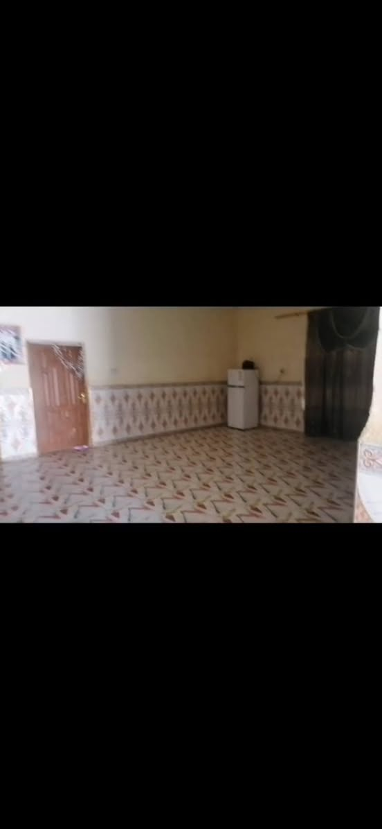 بيت زراعي مساحته 250متر بناء طابوك جاهز 
سعر 39وبي مجال 
تصال عل هاذا الرقم***********
