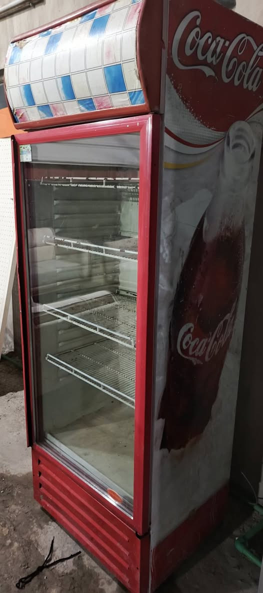 ثلاجة عرض • باب زجاج • نظيفة