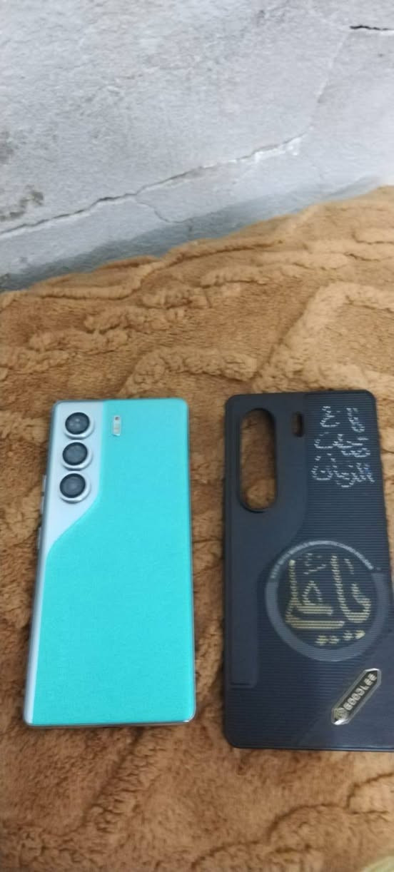 تكنو كامون 40 برو فايف جي
شاشه ممنحيه
ذاكره 256
رام 16 
بطاريه 5200
معالج داينمستي 7300
معدل تحديث الشاشه 144
ملحقاته كاملات 
شاحن 45واط 
السعر 350 وبي مجال بسيط
المكان النجف الاشرف 
حي العسكري 
 *********** اتصال او واتساب
