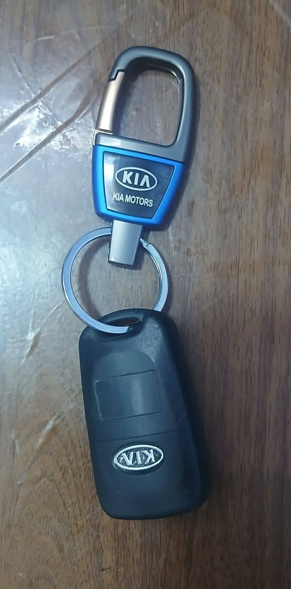 <<  كيابيكانتو >>    KIA شكل جديد نفخ 
ابودمار..موديل سيارة [[ 2013 ]].
-سعر السيارة (( ٧٥ )) ورقة وبي مجال.
- رقم سليمانية بأسمنا شرط التحويل وسيارة بية بطاقة كوبون البنزين.
-أتصال علرقم//
***********
- منشأه السيارة صناعة كورية.
-مكان سيارة كركوك.
- لون السيارة مميز (( سلفر )).
_ المواصفات السيارة خليجي...نشرات كلوب علشمسية...كير أوتوماتيك.. مكينة اربعة سلندر المرغوب مامفتوح علبلاد...تبريد وتدفئة...داخل سيارة مطعم برونزي علرصاصي...ويل كروم حجم اطارات14 بلادي...مانع ضباب..جامات كهرباء..مرايات كهرباء...تحكمات طرفين بلستيرن...بلوثوث...اواكس...ستوب لايت...يدات نيكل...مرايات شفط...إشاير بالمرئ...يو بي أس...جنح علصندوق بلادي...وكشن جك...كشنات مغلفة ماذة خام...كاعية مغلف جلد...أسبير جوكر علشركة...دوسات سبورت بلاد...سويج جداحة قفل مركزي سنتر لوك...نظام أيرباكات علبلاد.
-السيارة بية مكانين فقط صبغ وبدون الدواخل وحتى أيرباكات سليمة علبلاد.
- سيارة جاهزة بدون مصروف. كركوك, العراق
