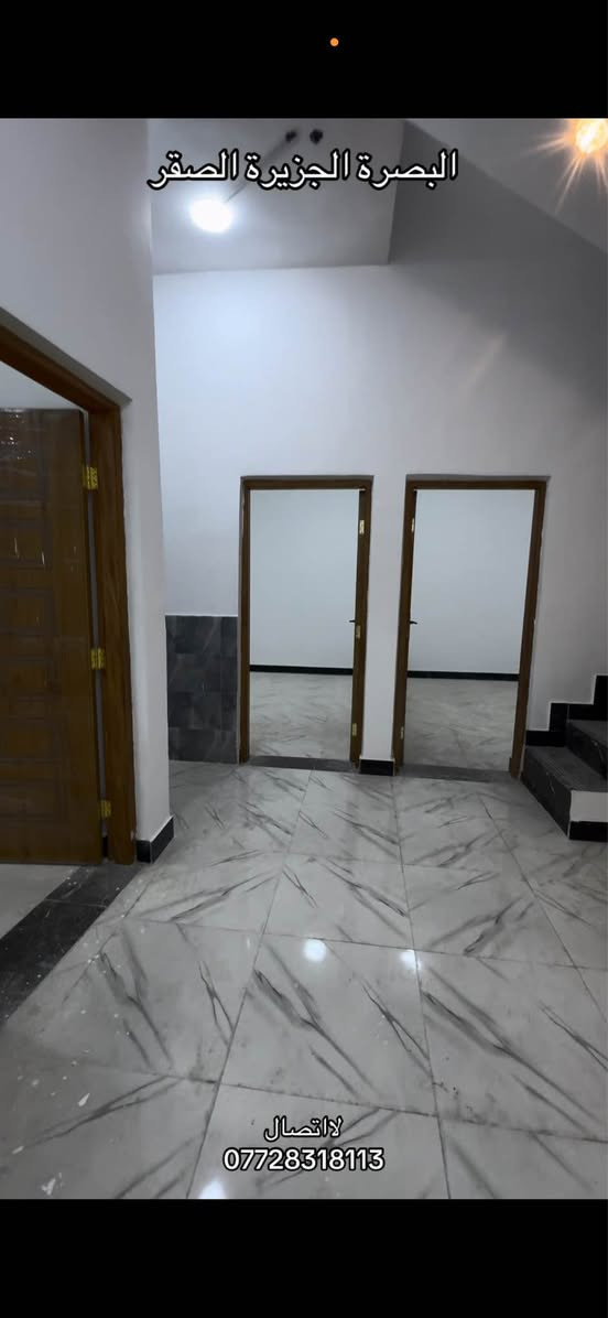 بيت للبيع مساحة 200 يحتوي على 3 غرف ودوانية ومطبخ وصحيات داخلية وخارجية وكراج السعر 92 وبي مجال العنوان البصرة الجزيرة الصقر 
للاتصال
*********** البصرة, العراق
