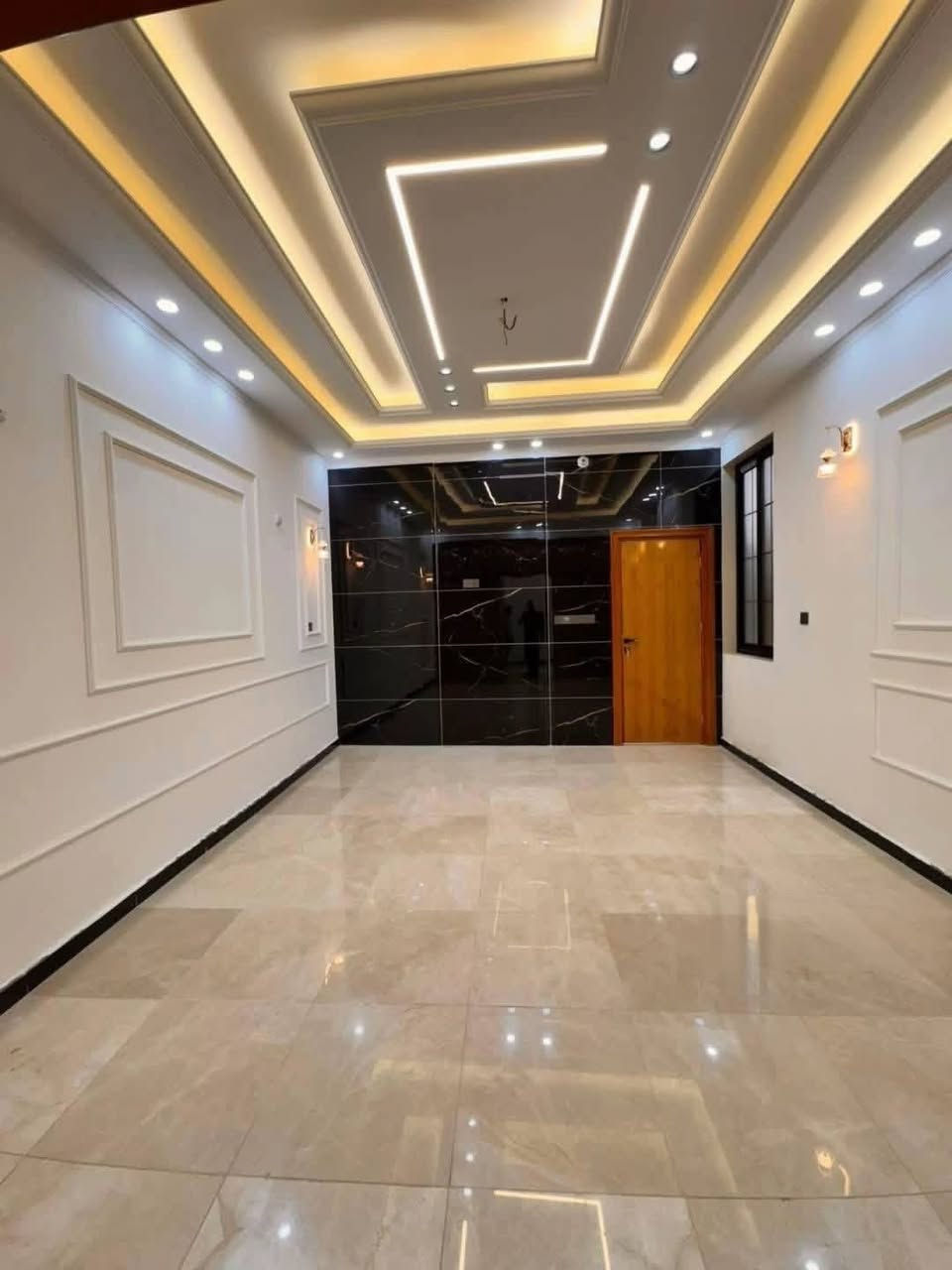 🏡 عروض بناء وترميم وتسليم مفتاح مميزة لـ 2026 🔑✨
إذا موهيج بيتك فلوسك مرجوعه 
متوفرة بنظام الأقساط والدفعات الميسرة 💳
المواصفات الفنية والهندسية:- 🛠️
1️⃣ تعديل الموقع: تسوية وفرش طبقة سبيس (لا تقل عن 20سم) مع الرش والحدل. 🚜
2️⃣ مكافحة الأرضة: رش مبيدات ممتازة من نوعية جيدة جداً. 🐜🛡️
3️⃣ الأساس وعزله: حصيري للـ 100م وشريطي للمساحة الأكبر (عرض 80سم للطابقين و60سم للطابق الواحد). التسليح بحديد ناجح مختبرياً (أقطار 12 و16 ملم) مع عزل الرطوبة. 🏗️
4️⃣ التجعيب: بالطابوق الجمهوري ومونة الإسمنت المقاوم للأملاح. 🧱
5️⃣ البلو وصب الباتلو: صب باتلو 10سم مع إضافة مواد تقليل النفاذية. 💧
6️⃣ الهيكل: بناء بالطابوق الجمهوري ومونة الإسمنت بارتفاع 3.2م (مع البيتونة والستائر). 📐
7️⃣ السقوف: صب كونكريت ممتاز بتسليح حديد ناجح بالفحص (قطر 12 و16 ملم) حسب التصاميم. 🏠
8️⃣ الإنهاءات الداخلية: لبخ وجدران جص وبورك وستائر بدقة عالية. 🎨
9️⃣ الحمامات والمطابخ: سيراميك هندي أو إيراني درجة أولى. 🚿
🔟 الكهربائيات: بوري أردني أو سعودي مع تصاميم إنارة مميزة للحديقة. 💡🌳
11️⃣ الصحيات والمجاري: شبكة ماء ومجاري (مصر سمارت أو الأمل الشريف) مع خلاطات وملحقات تركي أو إيراني درجة أولى. 🚰
12️⃣ الأرضيات: سيراميك، بورسلين، أو كاشي عراقي نوع جيد (مع صب الأرضية قبل التطبيق). 💎
13️⃣ التجهيزات: خزان مياه سعة 1000 لتر ومفرغات هواء للحمامات والمطبخ. 🌀
14️⃣ السطوح: فرشي كربلاء خضراوي مع العزل الحديث ضد الرطوبة والأمطار. ☀️
15️⃣ الأبواب: أبواب داخلية من النوع التركي الممتاز. 🚪
16️⃣ الشبابيك: بي في سي (PVC) مع حماية بكتائب حديد متينة. 🔒
✨ وهناك مواصفات عديدة أخرى لم يتم ذكرها!
👷‍♂️ التنفيذ: بإنهاءات كوادر فنية محترفة وتحت إشراف مهندسين ذوي خبرة وكفاءة عالية.
📞 للاستفسار ومراسلة الصفحة أو الاتصال على الرقم:
***********📱
