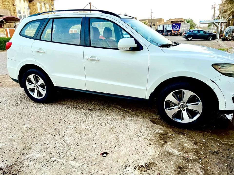 🚗 #هيوانداي #سنتافي 2012 - فول مواصفات 1/1 🚗
▪️ المحرك: 6 سلندر (V6)
▪️ الدفع: فور ويل 7×7 (4WD)
▪️ الاصباغ والحوادث: كفالة عامة من الدعامية للدعامية
▪️ الملكية: رقم بغداد باسمي (تحويل مباشر)
أبرز المواصفات:
 فتحة سقف (بانوراما/سلايد)
 تشغيل وبصمة أبواب
 7 راكب (ثلاث سرات)
 3 قطع تبريد (تبريد ثلج ❄️)
 مرايا شفط كهربائية
 مثبت سرعة 

للاستفسار الاتصال :☎️ ***********
 #ميسان
