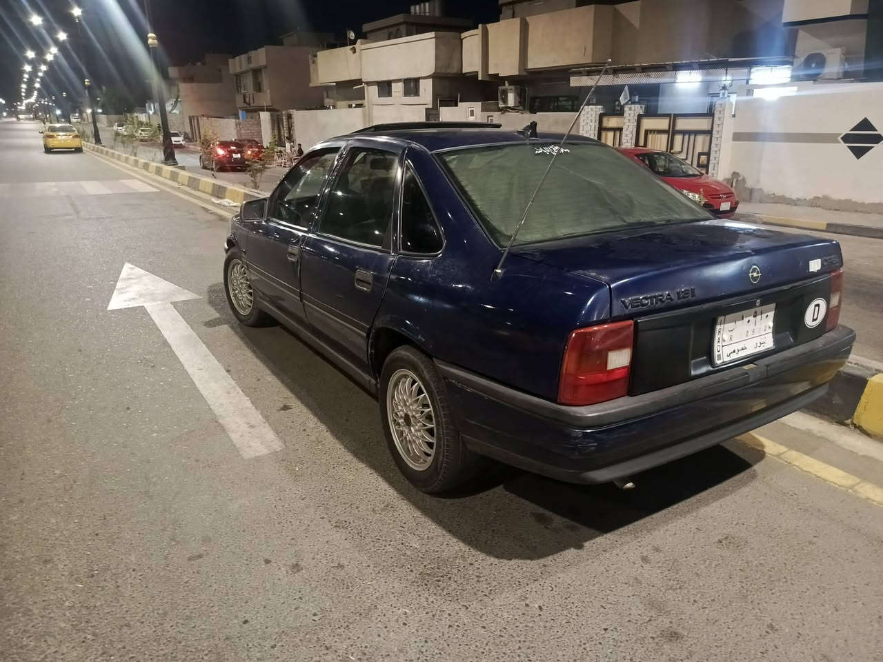 سياره للبيع فكتره موديل ٩٢سنويه إلى 30حجم 18وضع شركه بدون صبغ بس دوايرمركزي وسلايت  شرط تحويل السعر 40الاستفسار على الرقم ***********واسياء***********
