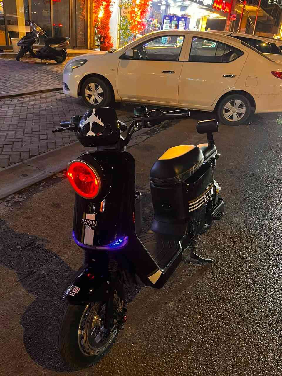 ريان R900للبيع  
خمس بطاريات
نضام R
دبل اشاره 
لايت عالي ناصي رماش
يجيك وياها بصمتين وسويجين 
وياها سله ومري
والدراجه على الفحص السعر 530
السرعه حقيقي 60
للاستفسار ***********
