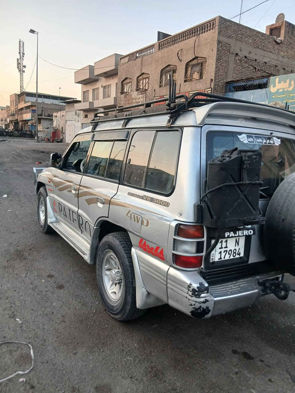 سلام عليكم باجيرو موديل 2000 مكينه بلادي3000V6 كير بلادي اتوماتيك خير من الله  تخم تاير جديد صدر جديد ماشاء الله كامله السياره ب الحقيقه احلا من الصوره 
العنوان بغداد 
***********
