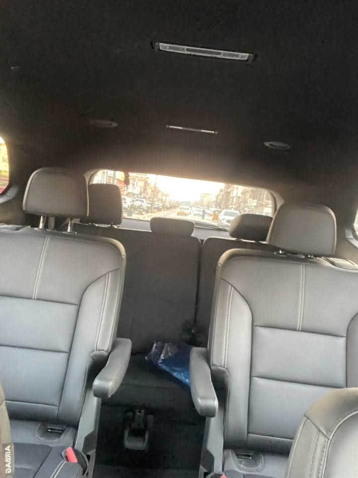 فول مواصفات عدا بنوراما
تحكمات و4 بصمات 
كشنات هيتر 
داتا شو 
كشنات كهربائي هزاز 
رادارات 
تحديد مسار 
قيادة ذاتية 
توقف ذاتي 
صندوق كهربائي شفط
4 وضعيات قيادة
كاميرات 360 درجة
3 منافذ شحن مع شحن لاسلكي 
4 سلندر  2500
328 حصان ما يعادل مكينة 3700
باقي المواصفات موجودة 

حادث جاملغ خلفي مع تبديل  قبق صندوق مقفل نفس اللون 

***********
***********
 سعر 335
