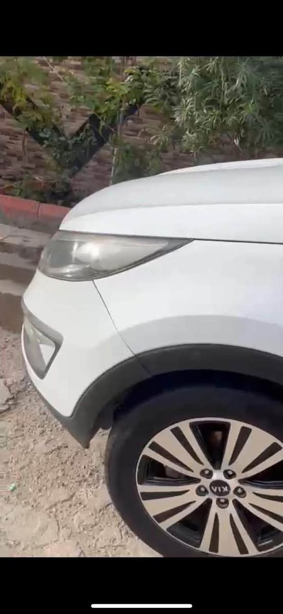 سبورتج 15 للبيع خليجي محرك 2000
بغداد 
ابيض 
مكفولة ماعدى شبر بالباب الخلفي 
السعر 14 الف 

***********
